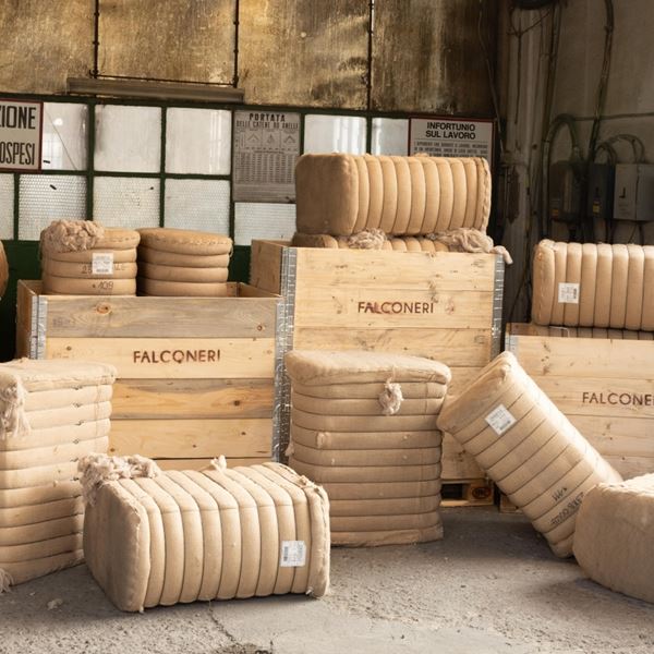 Το μεθυστικό ταξίδι του κασμίρ στο σόου της Falconeri