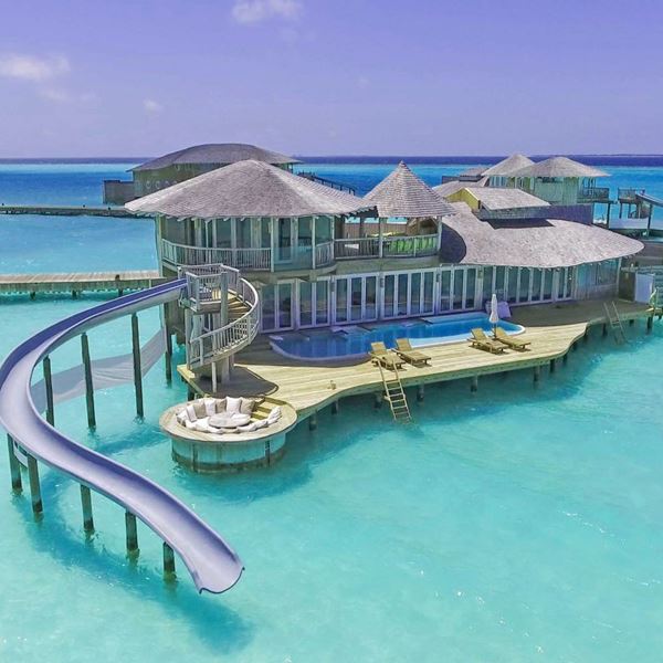 Οι πιο ωραίες σουίτες των Μαλδίβων διαθέτουν νεροτσουλήθρα ακριβώς γι' αυτό που φαντάζεσαι