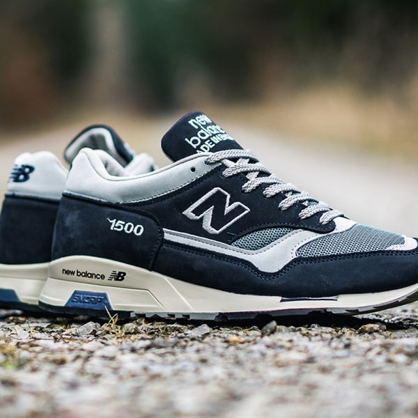 Αυτό το ζευγάρι New Balance έγινε 30 και επανακυκλοφορεί