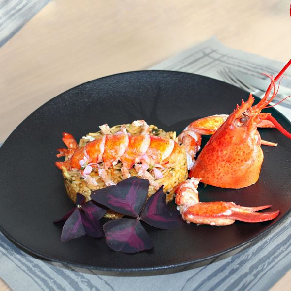 Η συνταγή του Ξενοφώντα Κατσιμαγκλή για ζουμερό αστακό με κριθαράκι