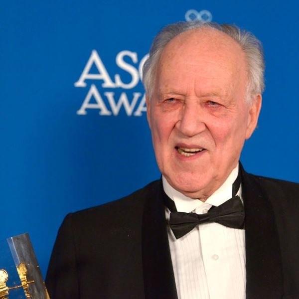 Ο Werner Herzog αφηγείται ποίηση γραμμένη από AI