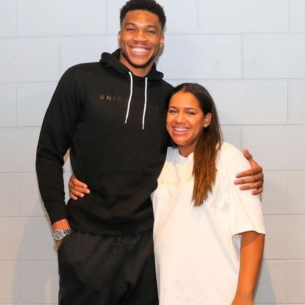 Η ήσυχη ζωή της οικογένειας Αντετοκούνμπο στο Μιλγουόκι