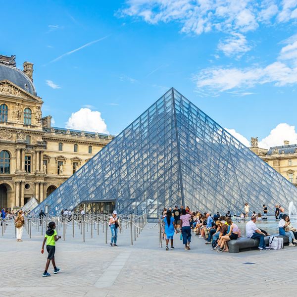 Τι συμβαίνει με το Λούβρο: Κινδυνεύουν χιλιάδες έργα τέχνης