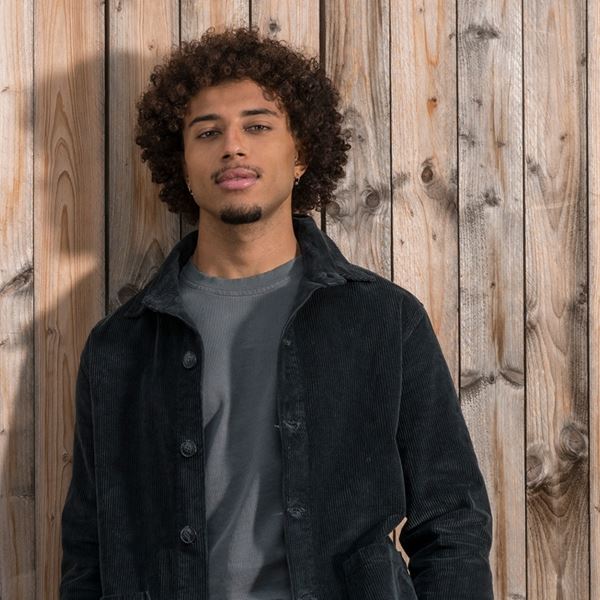 Ο Ηρακλής Τσουζίνοφ φορά τα απαραίτητα items του ανδρικού casual dressing