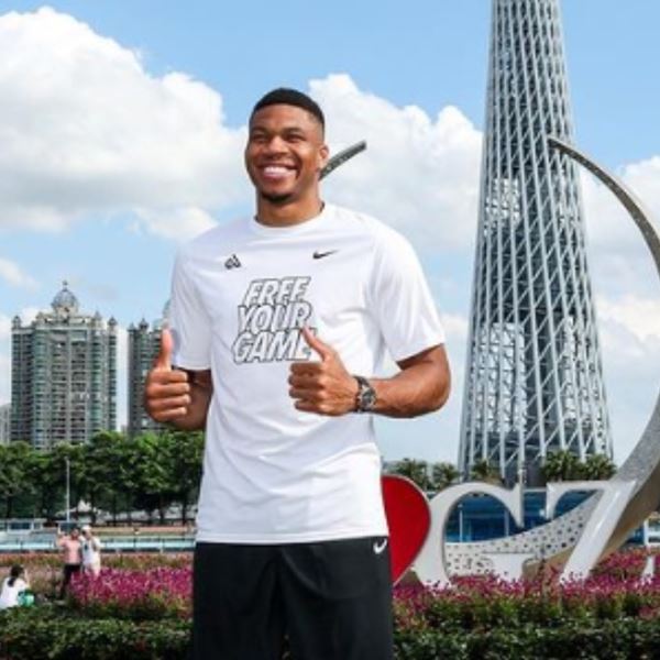 Ο Γιάννης Αντετοκούνμπο τρολάρει την Αλ Χιλάλ, ο Draymond Green αντιγράφει