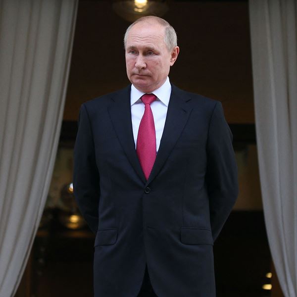 Πώς ο Vladimir Putin βοηθάει τους Ρώσους δισεκατομμυριούχους