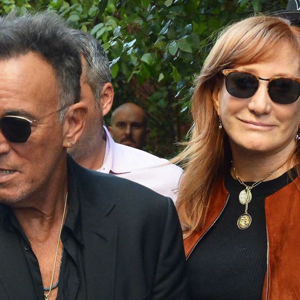 Ο πιο old school casual τρόπος να φορέσεις το μαύρο πουκάμισο