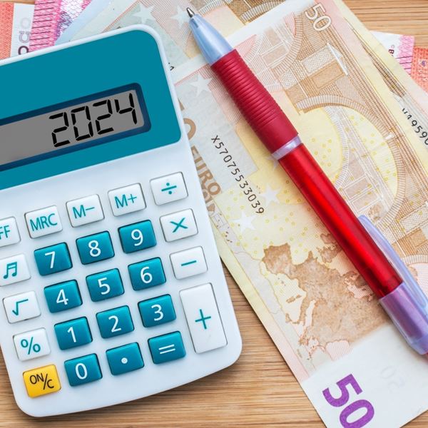 Τα 63 δισ. ευρώ φόρων και οι ελαφρύνσεις της νέας χρονιάς