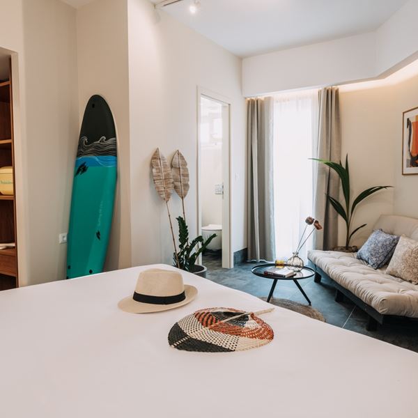 DAVE by the beach Loutraki: Διακοπές δίπλα στη θάλασσα, μία ώρα από την Αθήνα