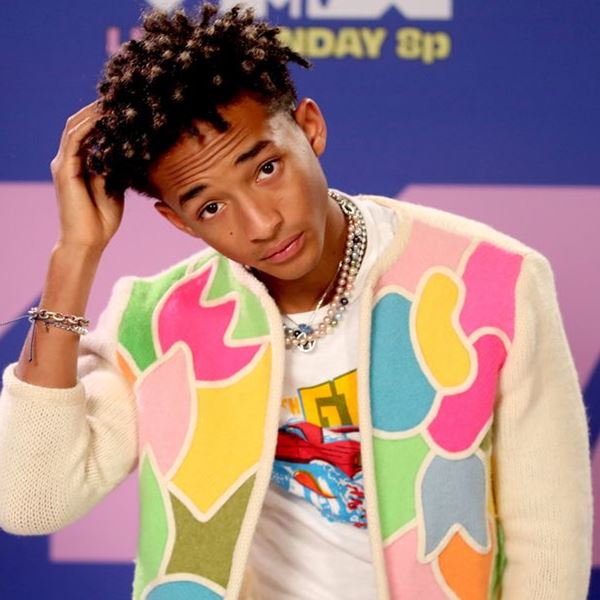 Στο κόκκινο χαλί της κοινωνικής αποστασιοποίησης των MVT VMAs 2020