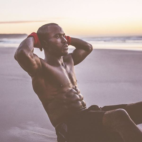 2 κινήσεις για σκληρότερους κοιλιακούς σε 15 λεπτά