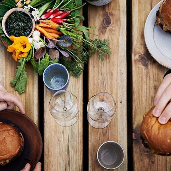 Το Noma ανοίγει ξανά με burgers και υπαίθριο wine bar