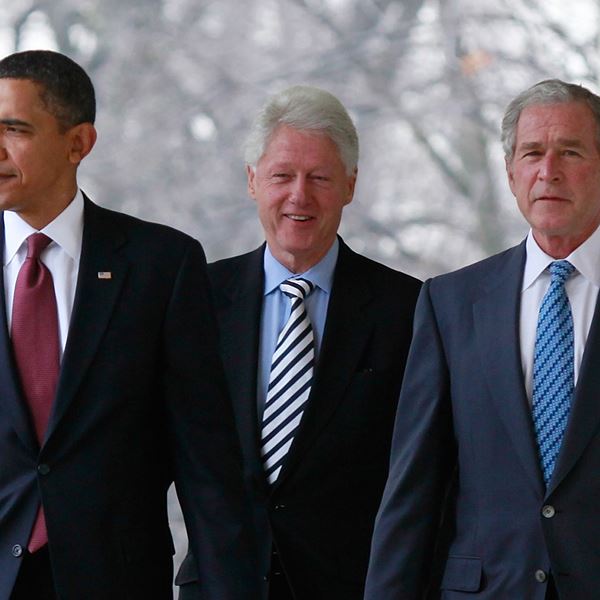 Barack Obama, George W. Bush και Bill Clinton δηλώνουν έτοιμοι να εμβολιαστούν
