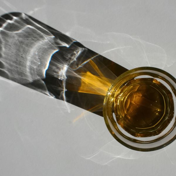 Johnnie Walker σε χάρτινα μπουκάλια από το 2021