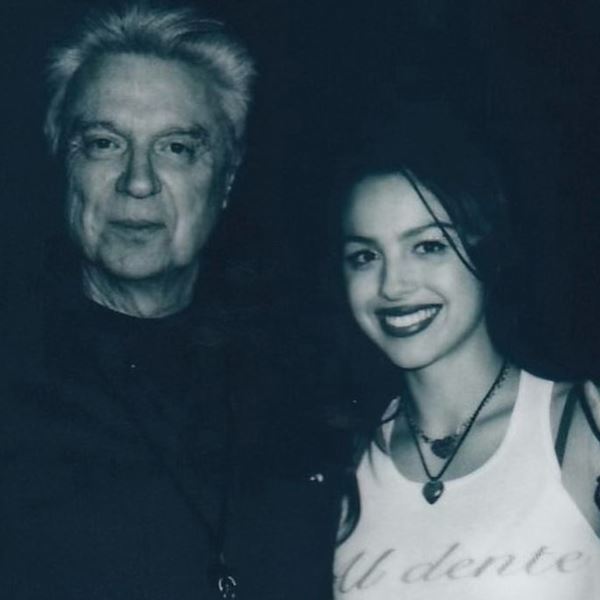 Ο David Byrne διασκευάζει το Drivers License της Olivia Rodrigo