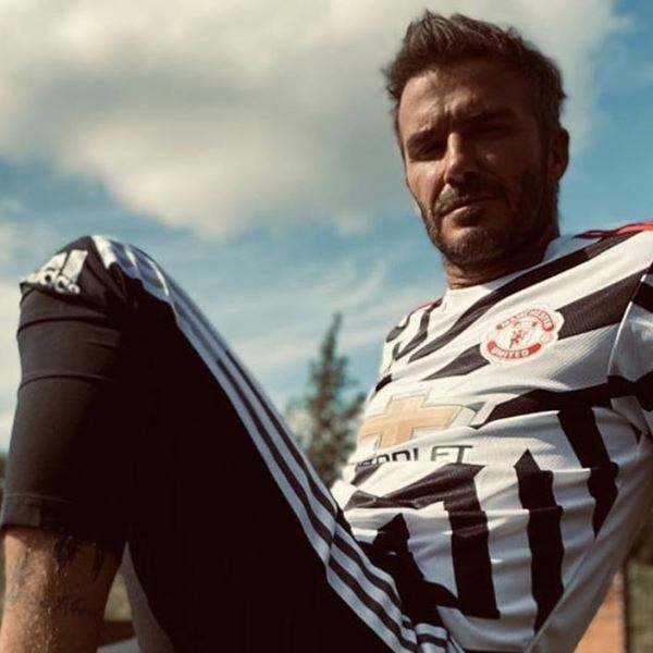 Μόνο στον David Beckham δείχνει στιλάτη η νέα φανέλα της Γιουνάιντεντ