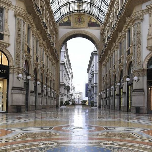 Οίκοι μόδας ρίχνονται στη μάχη κατά του κορονοϊού