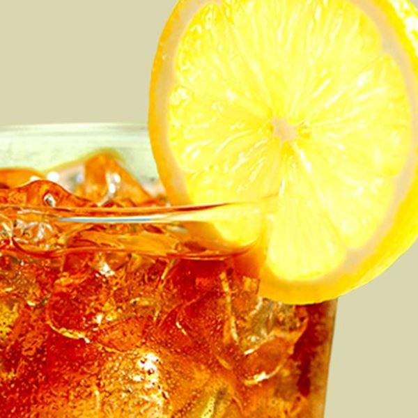 Spiked Arnold Palmer για τα μεσημέρια του καλοκαιριού