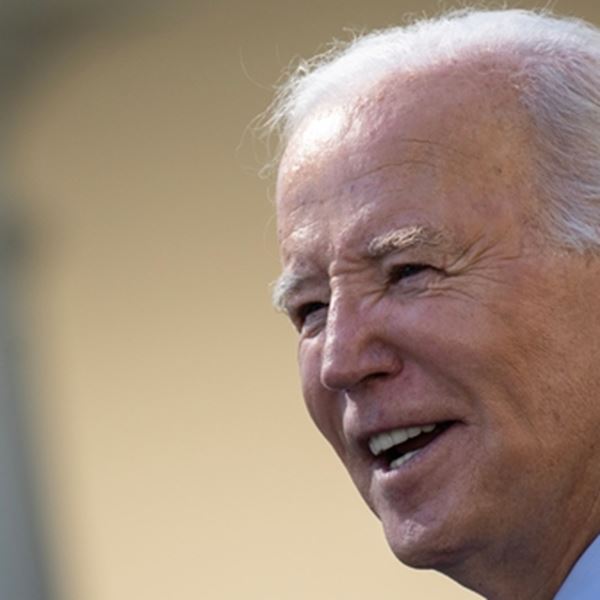 Τι κάνει ο Joe Biden στο κρεβάτι του