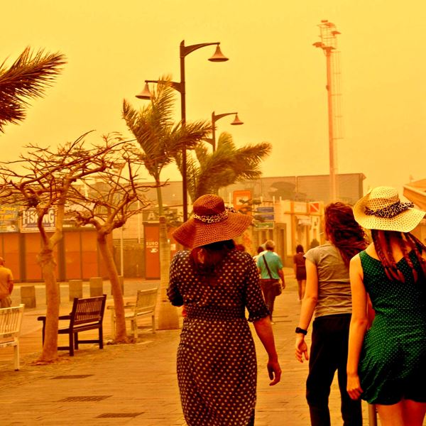 Φωτογραφίες από τις αμμοθύελες που σάρωσαν τα Κανάρια Νησιά