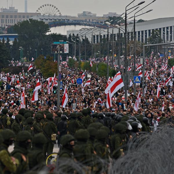 Ισχυρές διαδηλώσεις ενάντια στον Λουκασένκο πραγματοποιήθηκαν στη Λευκορωσία