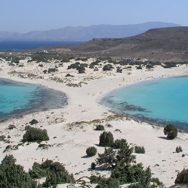 Πετώντας πάνω από τη μαγευτική Ελαφόνησο