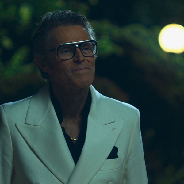 Στο The Birthday Party που γυρίστηκε στην Ελλάδα, ο Willem Dafoe είναι ένας σύγχρονος Ωνάσης