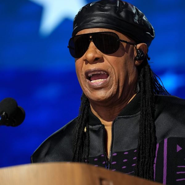 Ο Stevie Wonder δεν είναι τυφλός: Μια νέα θεωρία συνωμοσίας