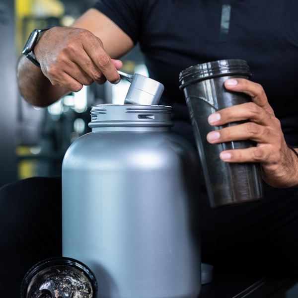 Τι θα σου συμβεί αν παίρνεις πρωτεΐνη πριν την προπόνηση