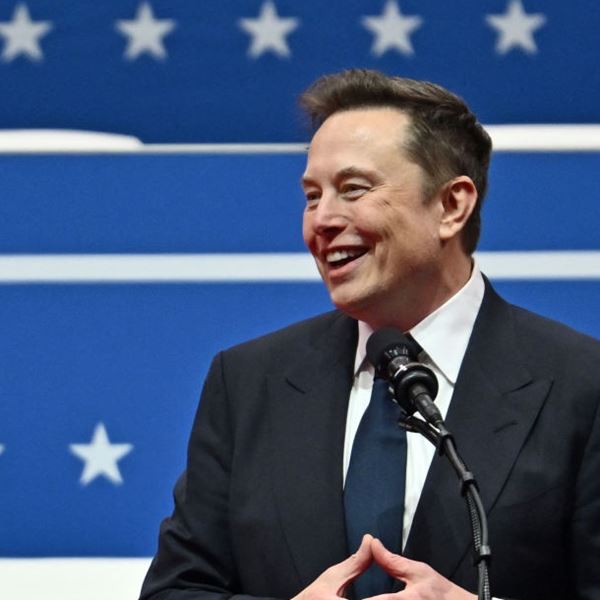 O Elon Musk δίνει 1 δισ. στη Wikipedia για να μετονομαστεί σε Dickipedia