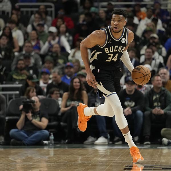 Ο Γιάννης Αντετοκούνμπο έκανε ένα απίθανο ρεκόρ