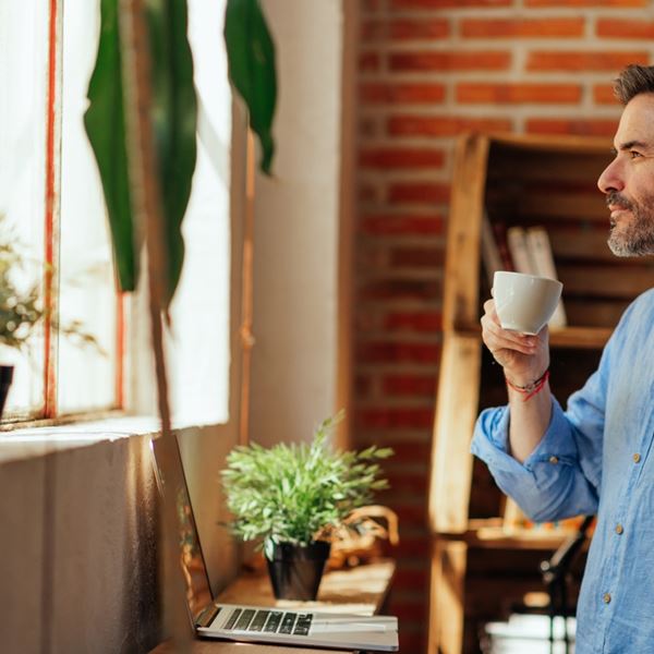 Πώς θα κάνεις τον καφέ σου πιο υγιεινό για να γιορτάσεις σωστά την παγκόσμια ημέρα καφέ