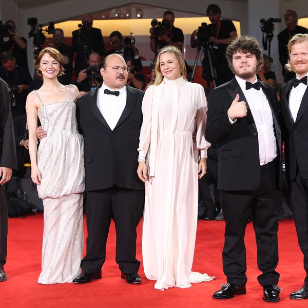 Έχουμε trailer για το Bugonia, τη νέα ταινία του Γιώργου Λάνθιμου - Αποθεώθηκε στο Φεστιβάλ Βενετίας