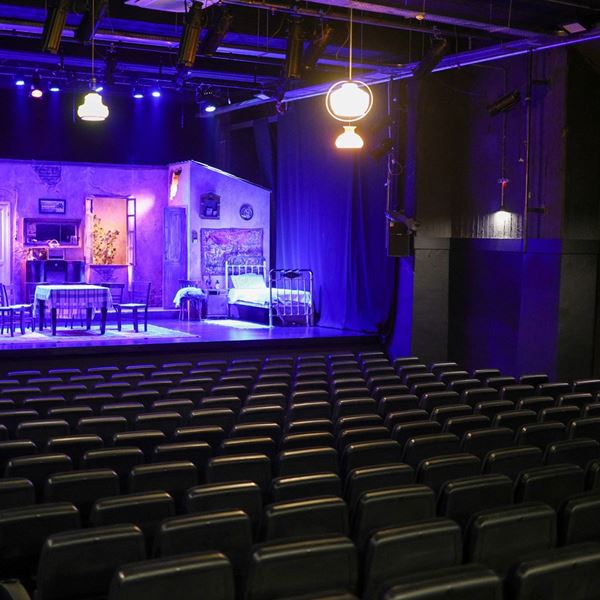 Ένα νέο, υπέροχο θέατρο άνοιξε μόλις στην Κυψέλη