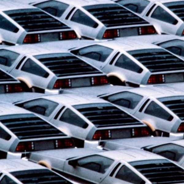 Η DeLorean επαναφέρει τη θρυλική DMC-12