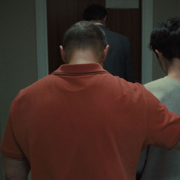 Πέντε γονείς λένε την γνώμη τους για το Adolescence