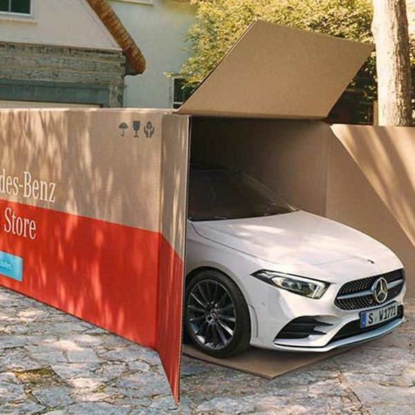 H Mercedes κάνει delivery τα νέα της αυτοκίνητα