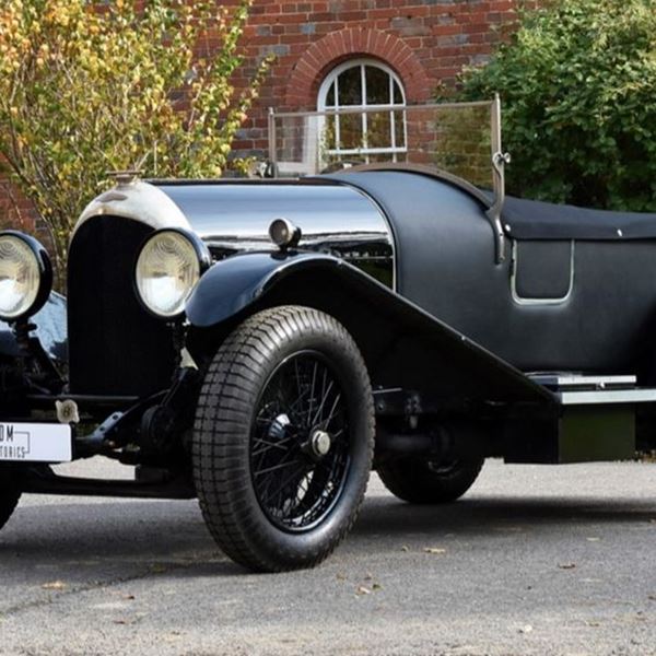 Μία από τις σπανιότερες Bentleys βγαίνει στο σφυρί
