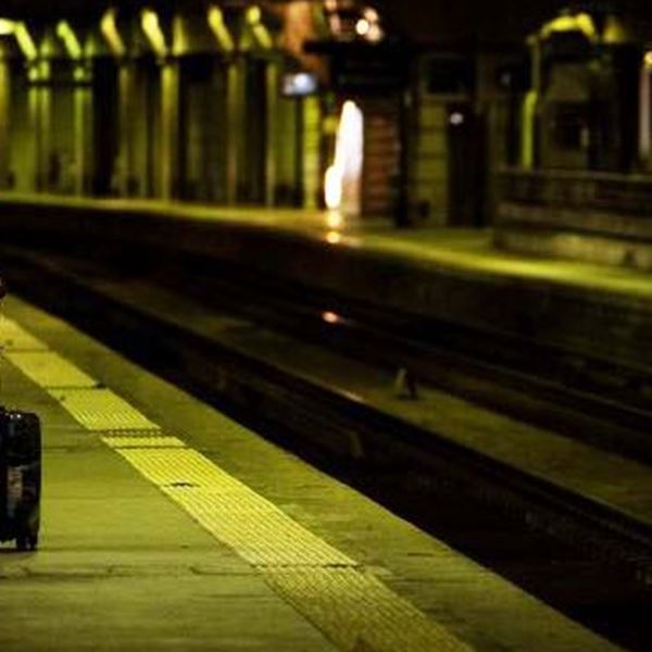 Η βαλίτσα που φορτίζει smartphone και laptop εν κινήσει