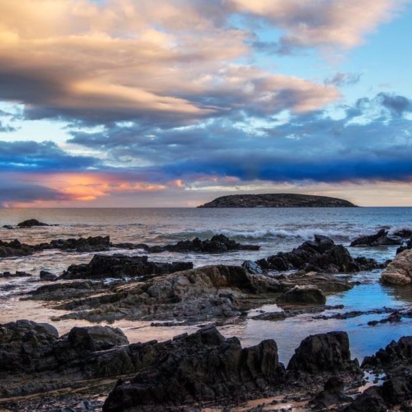 Γιατί κάποιες παραλίες στην Αυστραλία έχουν ροζ χρώμα