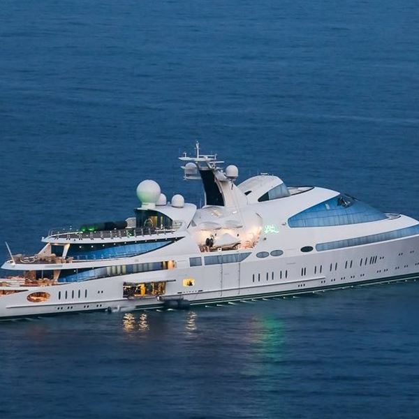 Το υπερπολυτελές γιοτ της βασιλικής οικογενείας των Ηνωμένων Αραβικών Εμιράτων βρίσκεται στο Ναύπλιο