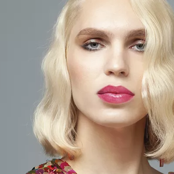 #HairHasNoGender: Η Καίτη Γραμμά μοιράζεται τη δική της ιστορία πίσω από τα λαμπερά, ξανθά μαλλιά της