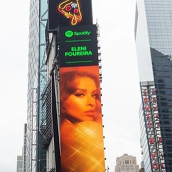Σε άλλα νέα, η Ελένη Φουρέιρα μπήκε σε billboard της Times Square