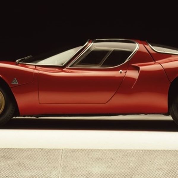 Δέος και μόνο για τη θεότητα της αυτοκίνησης, Alfa Romeo 33 Stradale