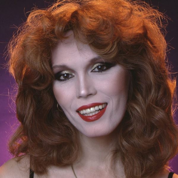 Amanda Lear, οι πολλές ζωές μιας 'σαιξπηρικής' βασίλισσας