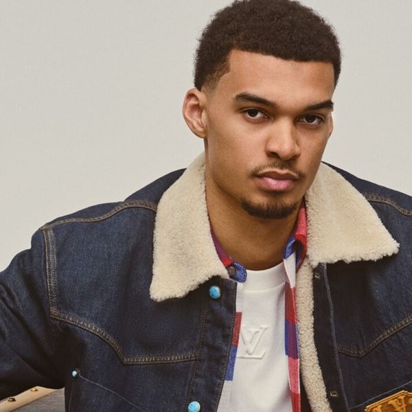 Ο Victor Wembanyama πλέον φοράει μόνο Lοuis Vuitton