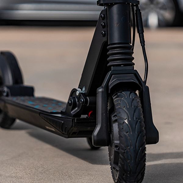 Το ηλεκτρικό πατίνι της Mercedes είναι καλύτερο από σκούτερ