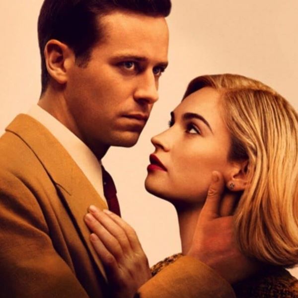 O Alfred Hitchcock στοιχειώνει τη Rebecca του Netflix