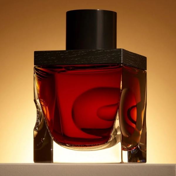 Ο David Adjaye και η φιάλη του παλαιότερου single malt