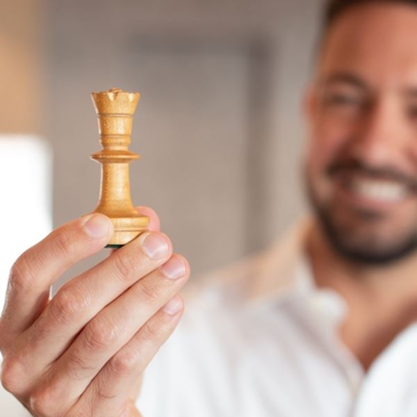 Πώς να κλέψεις σε ένα παιχνίδι σκάκι με ένα sex toy